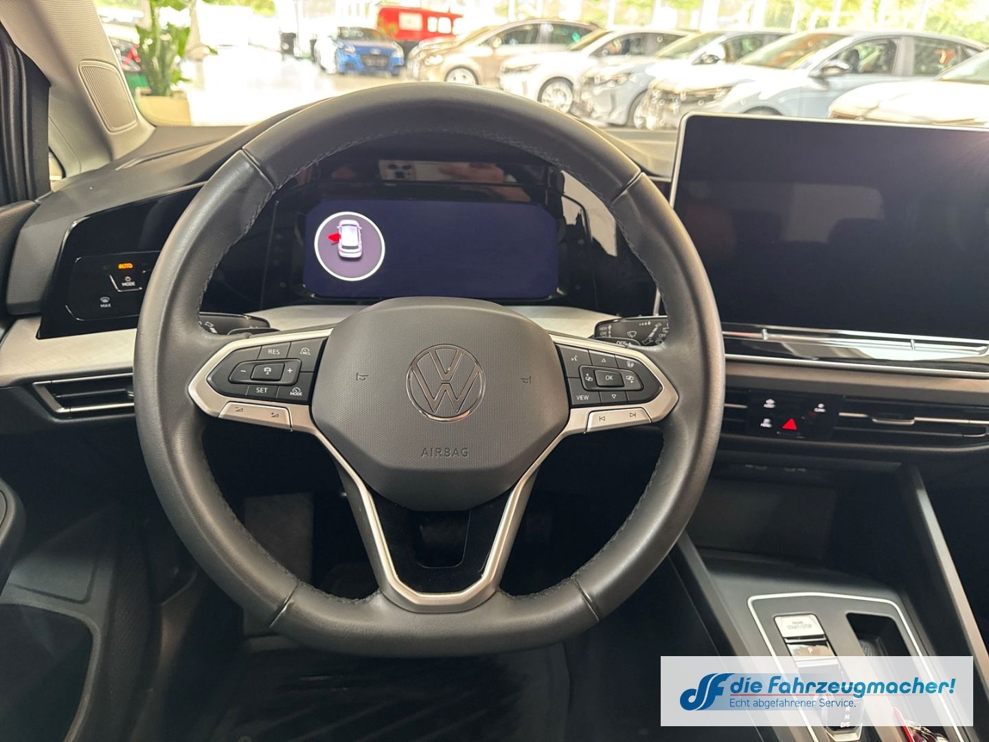Fahrzeugabbildung Volkswagen Golf VIII 2.0 TDI 110 kW Life Digitales Cockpit