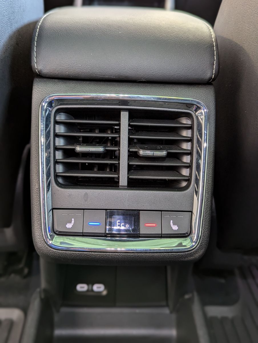 SKODA Enyaq 80 Sportline ACC Pano DCC Memory 360° HOD - Image 27