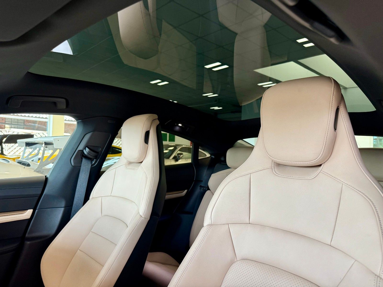 Fahrzeugabbildung Porsche Taycan Performance/HeadUP/Panorama/APPROVED