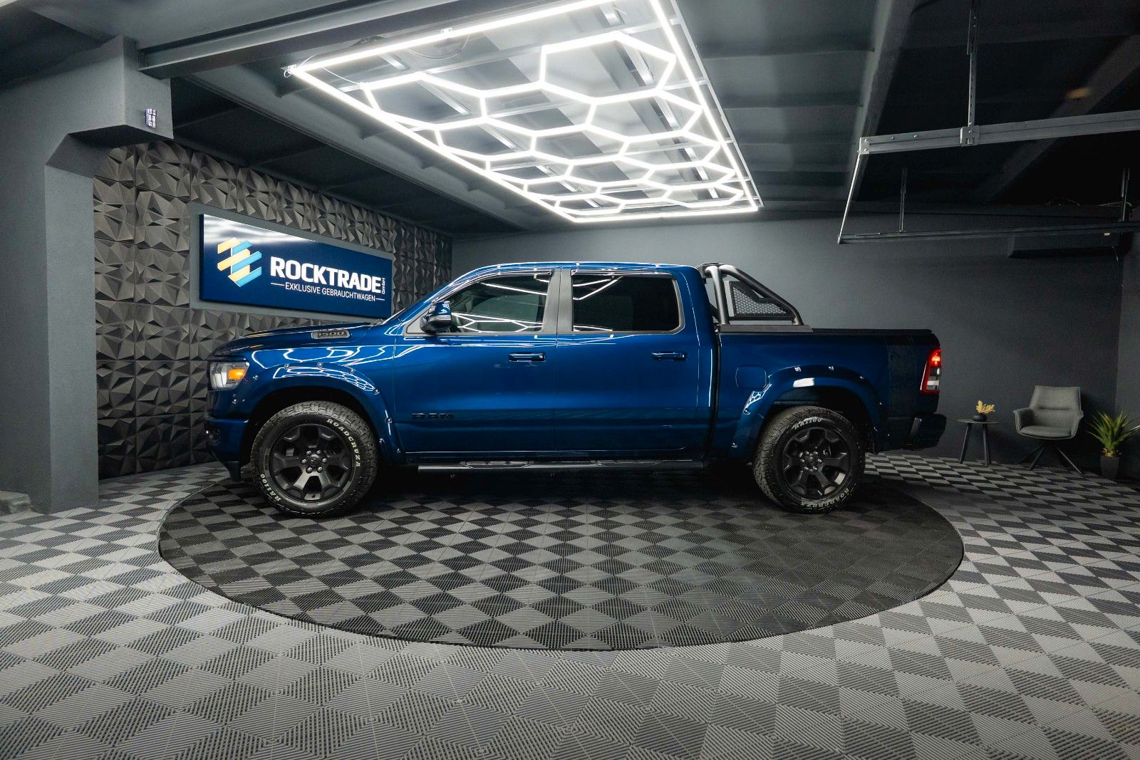 Fahrzeugabbildung Dodge RAM 5.7 V8 HEMI 4x4 OFFROAD Night-Paket *LED*