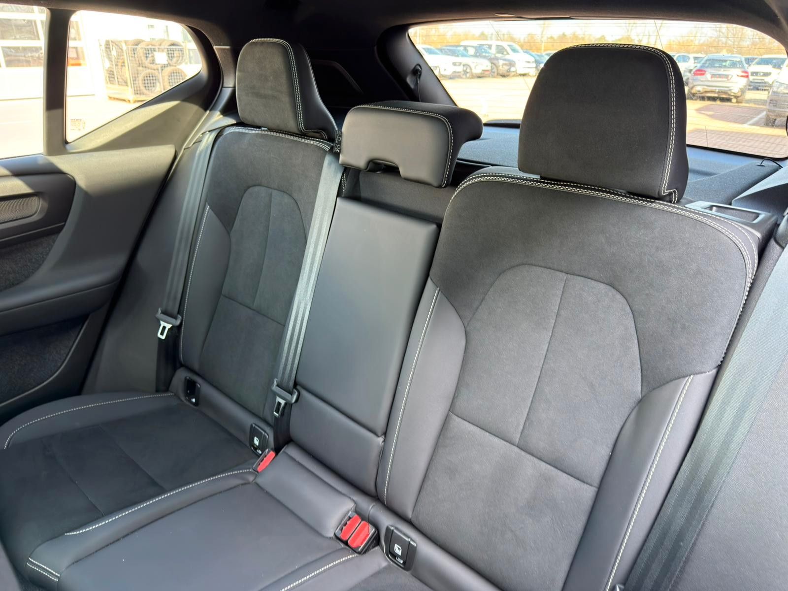 Fahrzeugabbildung Volvo XC40 B4 AWD Ultimate Dark*PANO*STDHZG*360°*ACC