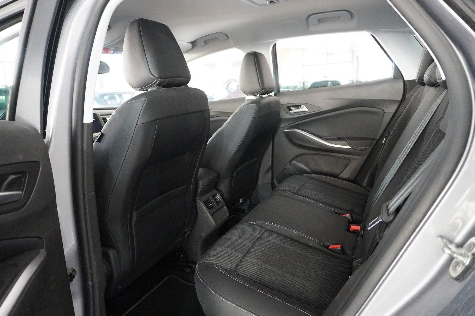 Fahrzeugabbildung Opel Grandland (X) 1.2T GS SPORT NAVI/LED/VIRT./DAB+