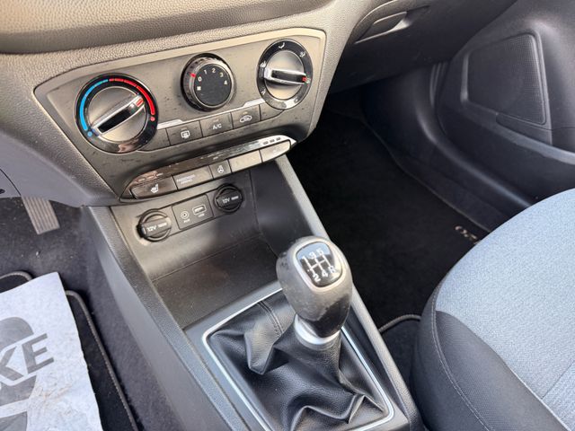 Hyundai i20 1.2 blue YES!