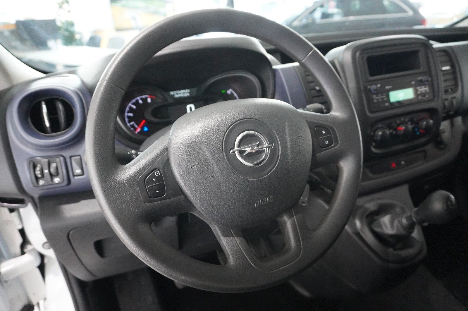 Fahrzeugabbildung Opel Vivaro B 1.6D KOMBI 8-SITZE L1H1 KLIMA/PDC/TEMP.