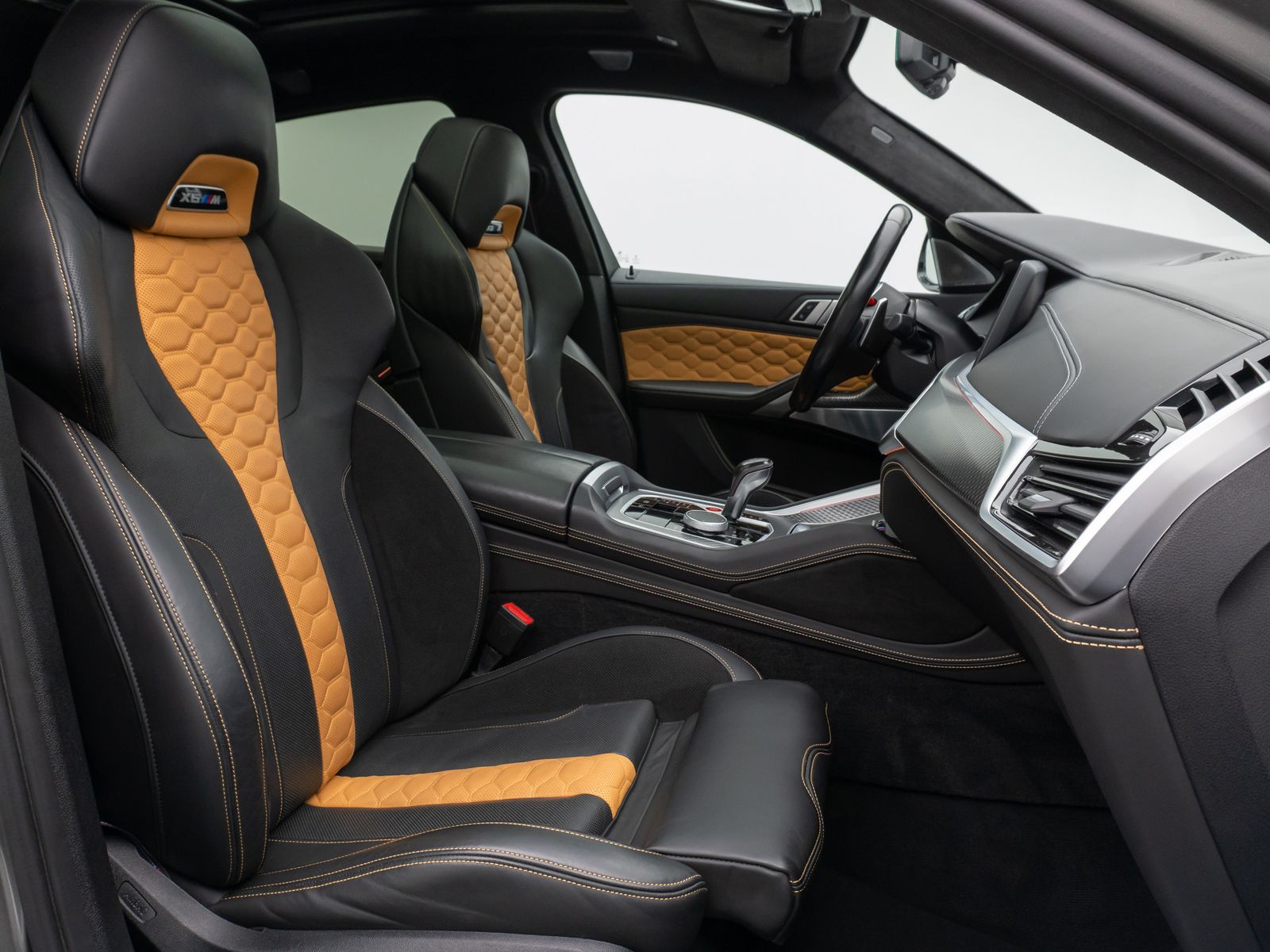 Fahrzeugabbildung BMW X6 M Panorama 360°Laser B&W Massage SoftCl AHK