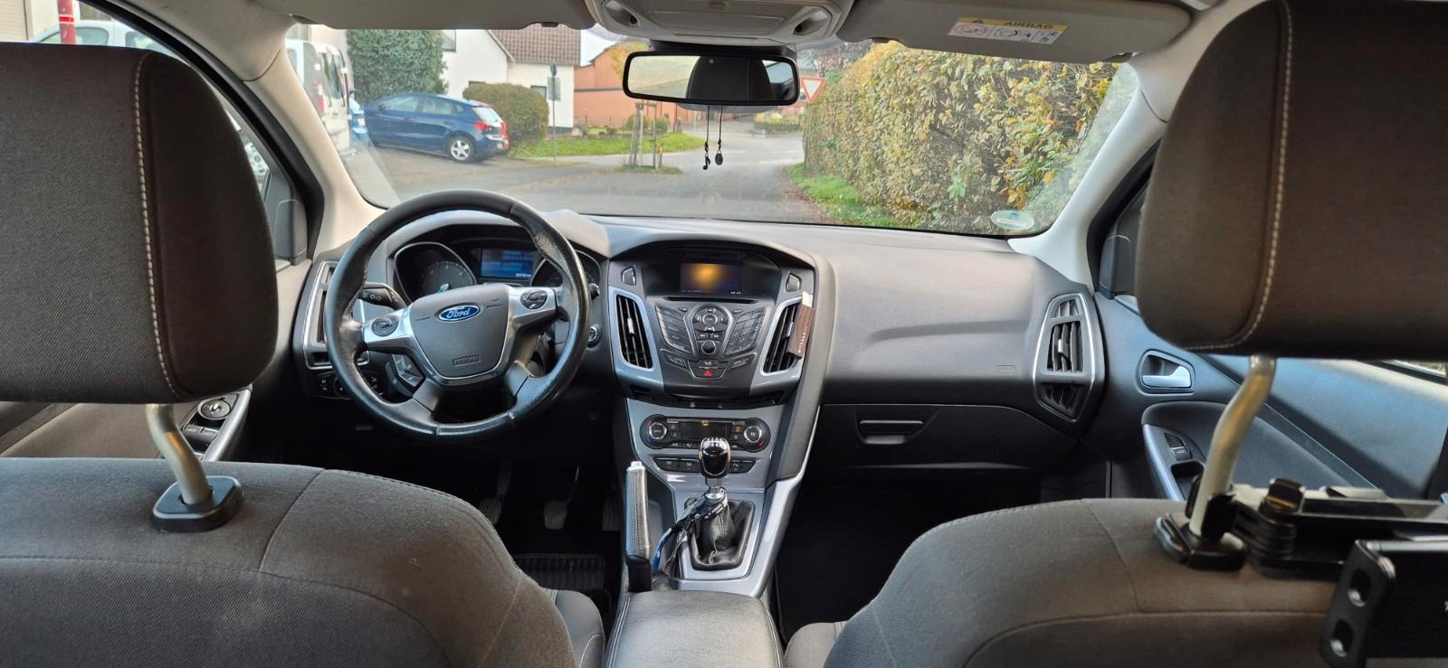 Ford Focus 2014 — photo 8