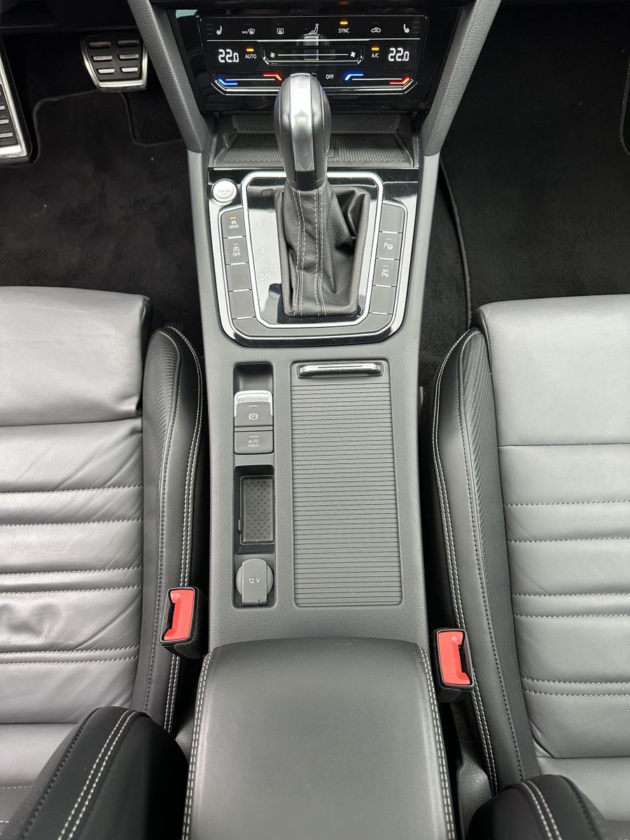 Fahrzeugabbildung Volkswagen Passat Variant 2.0 TDI DSG 4M R-Line NAV+LED+H&K
