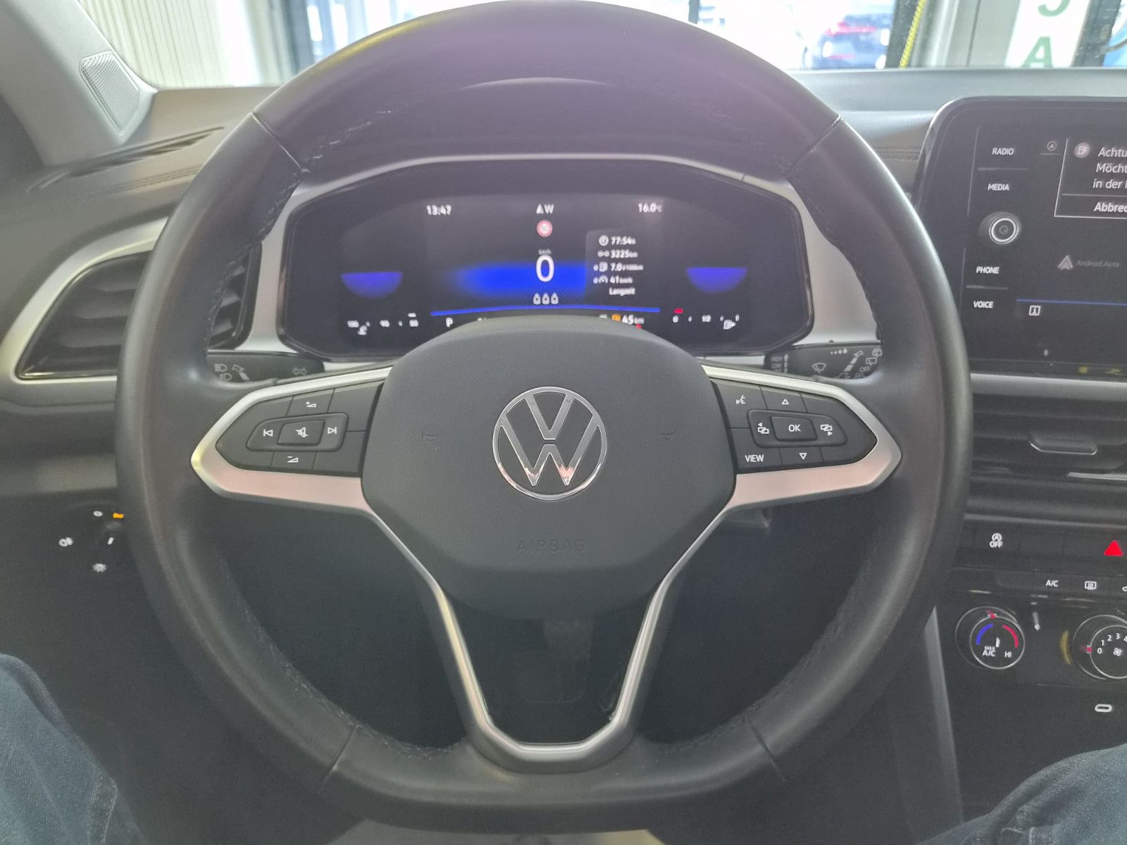 Fahrzeugabbildung Volkswagen T-Roc Life / NAVI / AHK / DIGITAL