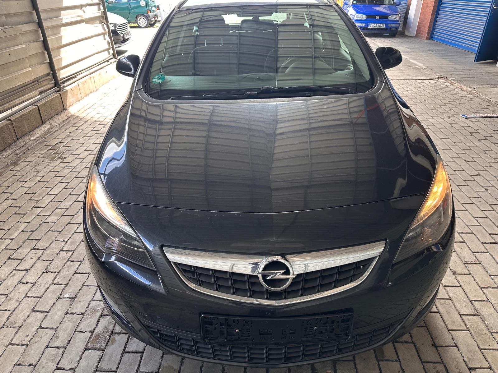 Opel Astra J Sports Tourer Sport