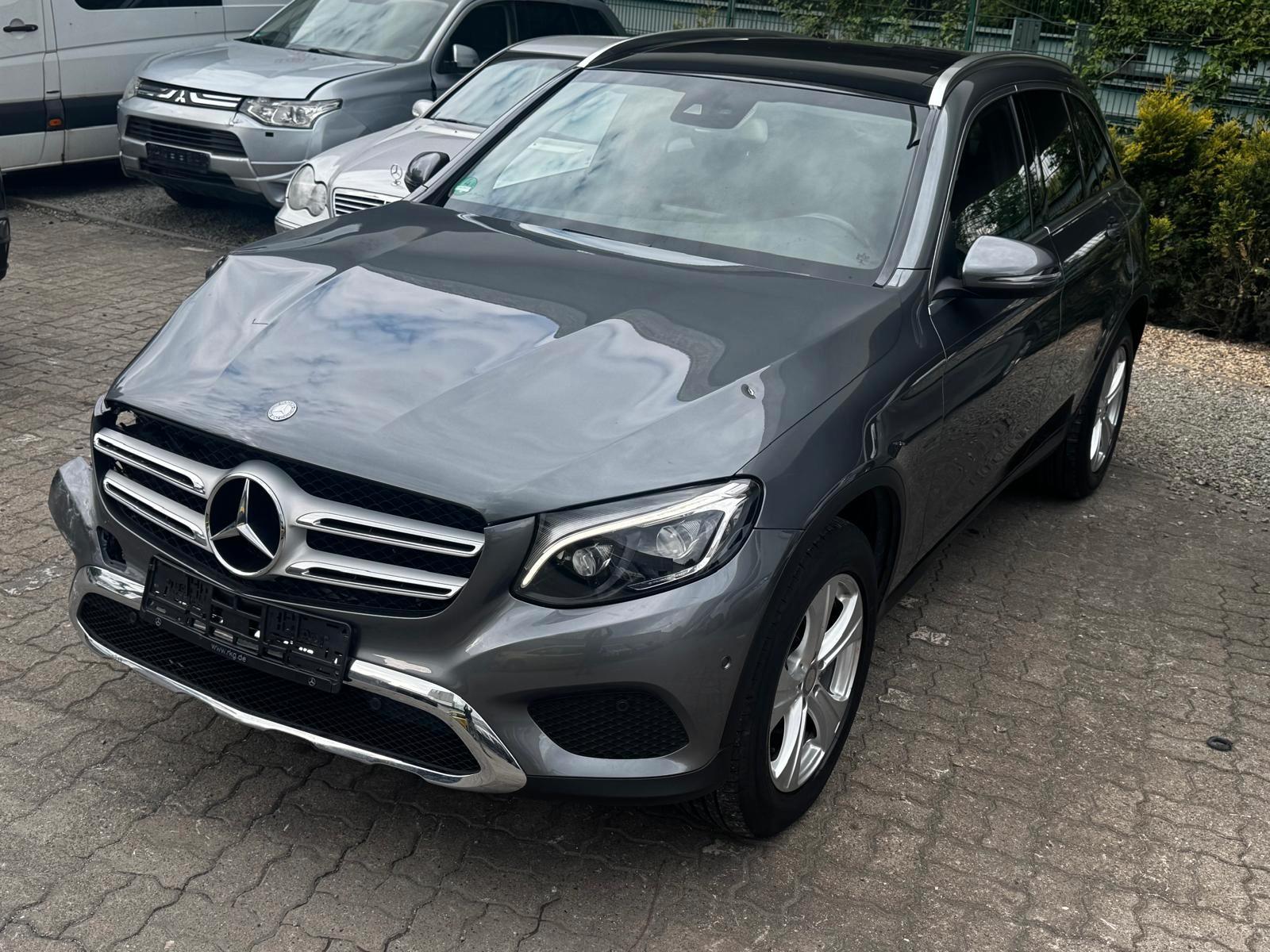 Mercedes-Benz GLC220d 4M/PanoD/Navi/LED/86TKM