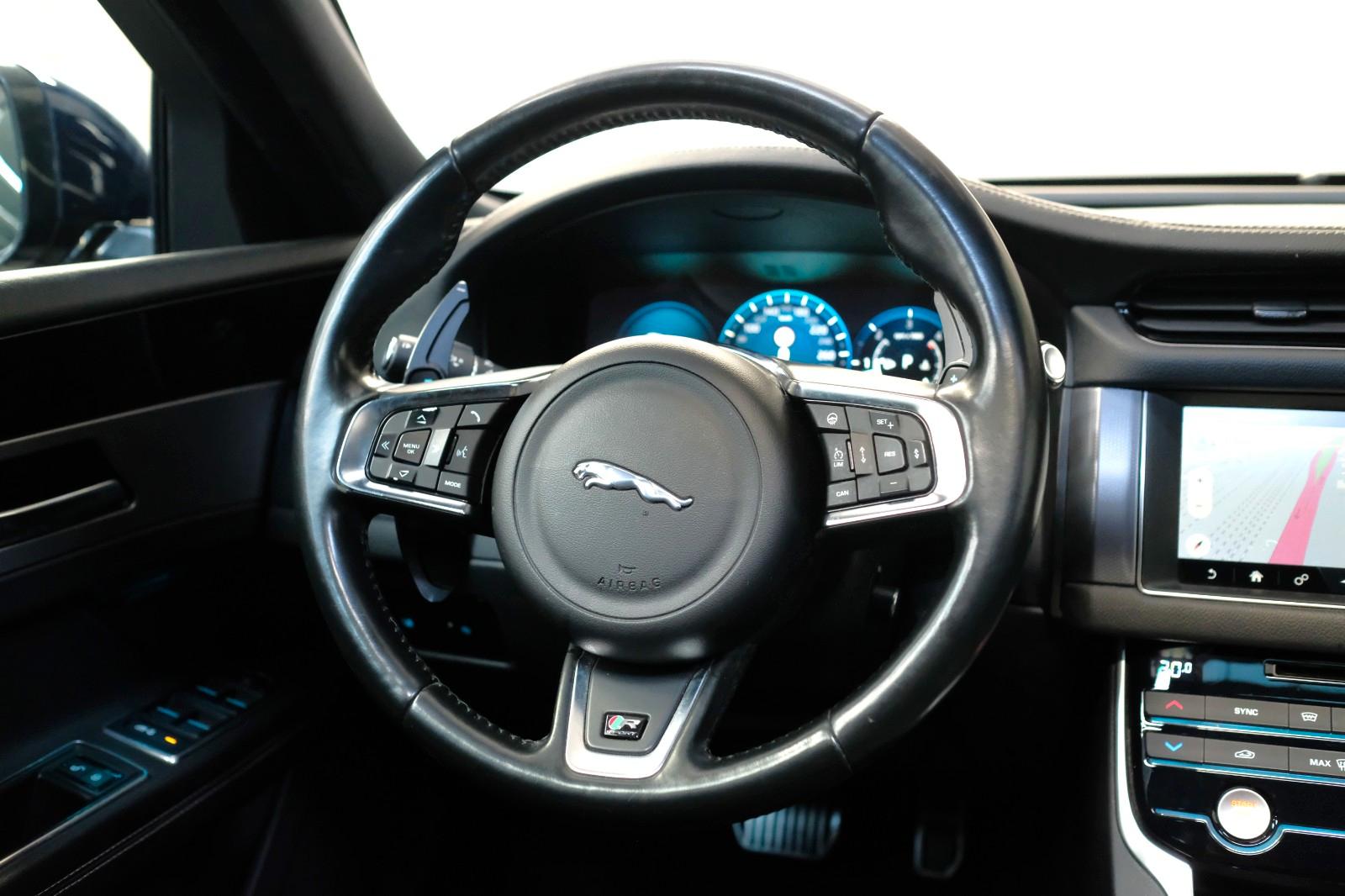 JAGUAR XF R-SPORT 300CH - HISTORIQUE ENTRETIEN COMPLET - CAMERA DE RECUL - TOIT OUVRANT - MERIDIAN