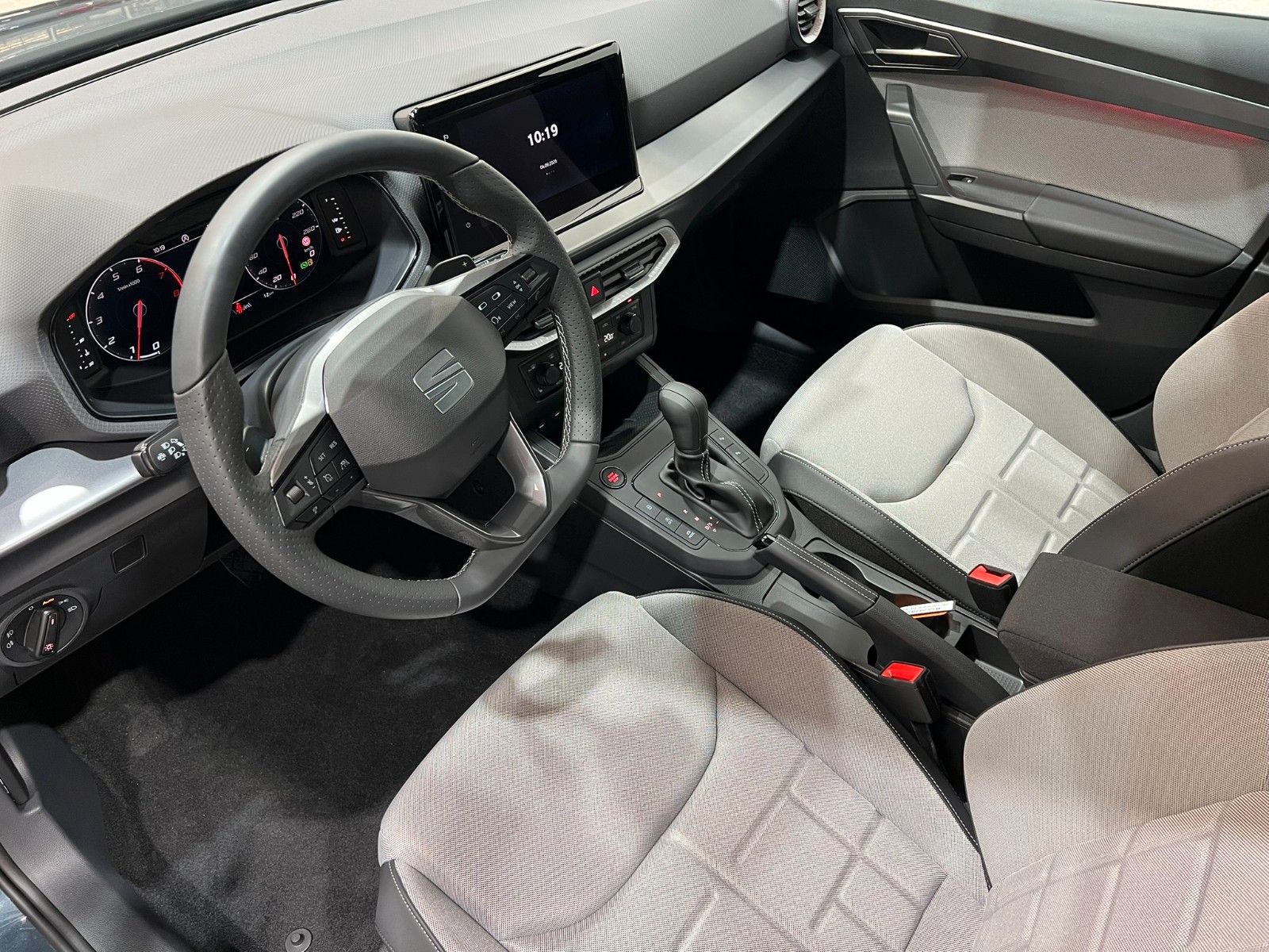 Fahrzeugabbildung SEAT Arona 1.5 TSI 110kW FR DSG