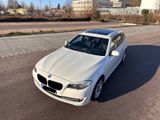 BMW 520 Touring - AHK, Pano, 8-fach, gr. Navi, usw - BMW 520 aus 2012 mit Diesel-Antrieb: Kombi