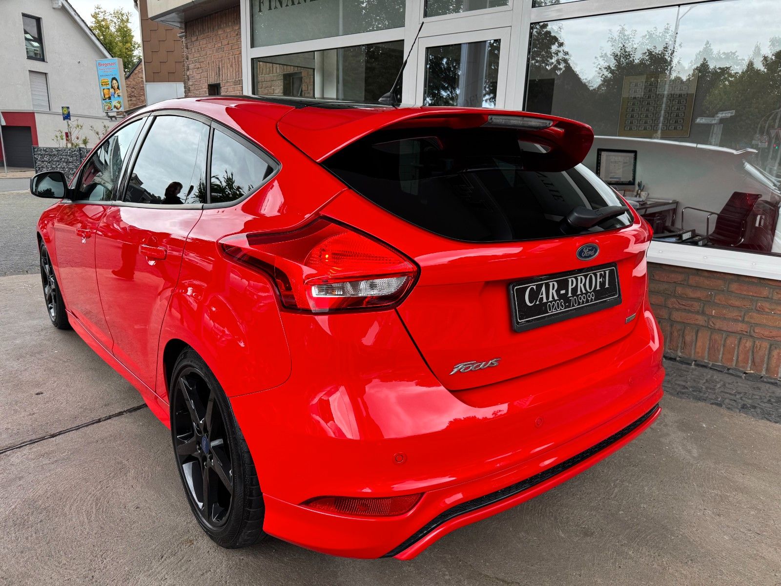 Fahrzeugabbildung Ford Focus Lim. Sport Navi/Bluetooth/Kamera/37 Tkm