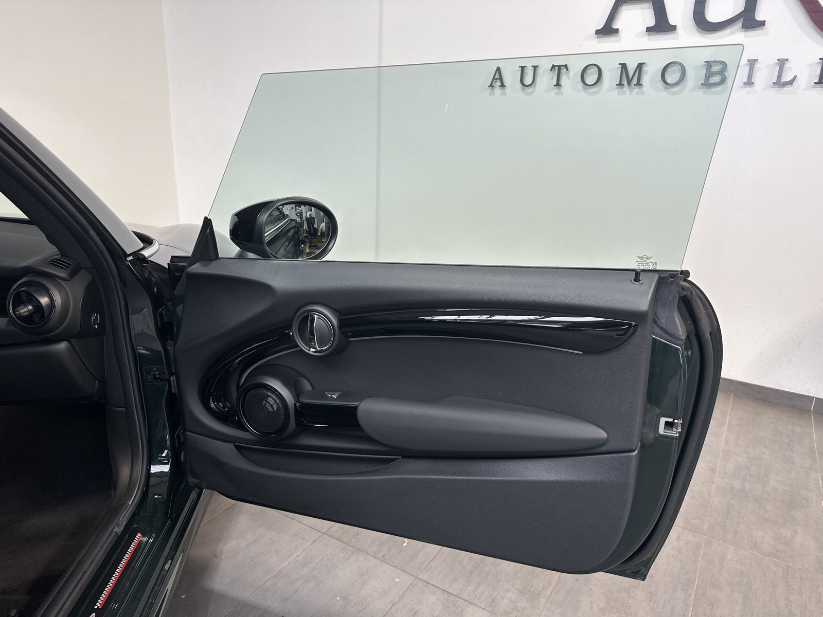 Fahrzeugabbildung MINI John Cooper Works Cabrio NAV+LED+ACC+H&K+18ZO+KA