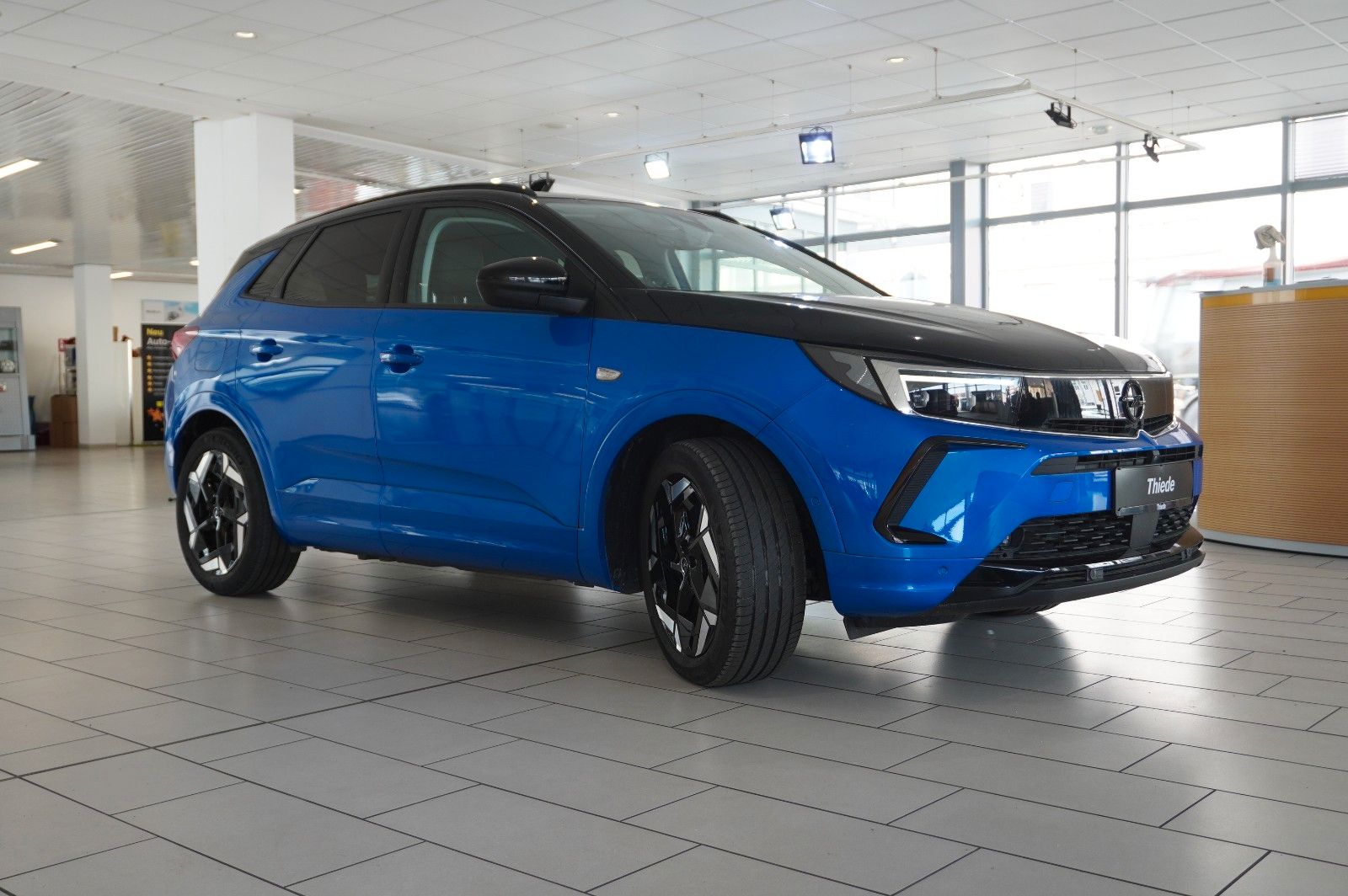 Fahrzeugabbildung Opel Grandland (X) 1.6T GSe 4HYBRID NAVI/LED/KAMERA