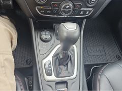 Fahrzeugabbildung Jeep Cherokee 3.2 Trailhawk 4WD