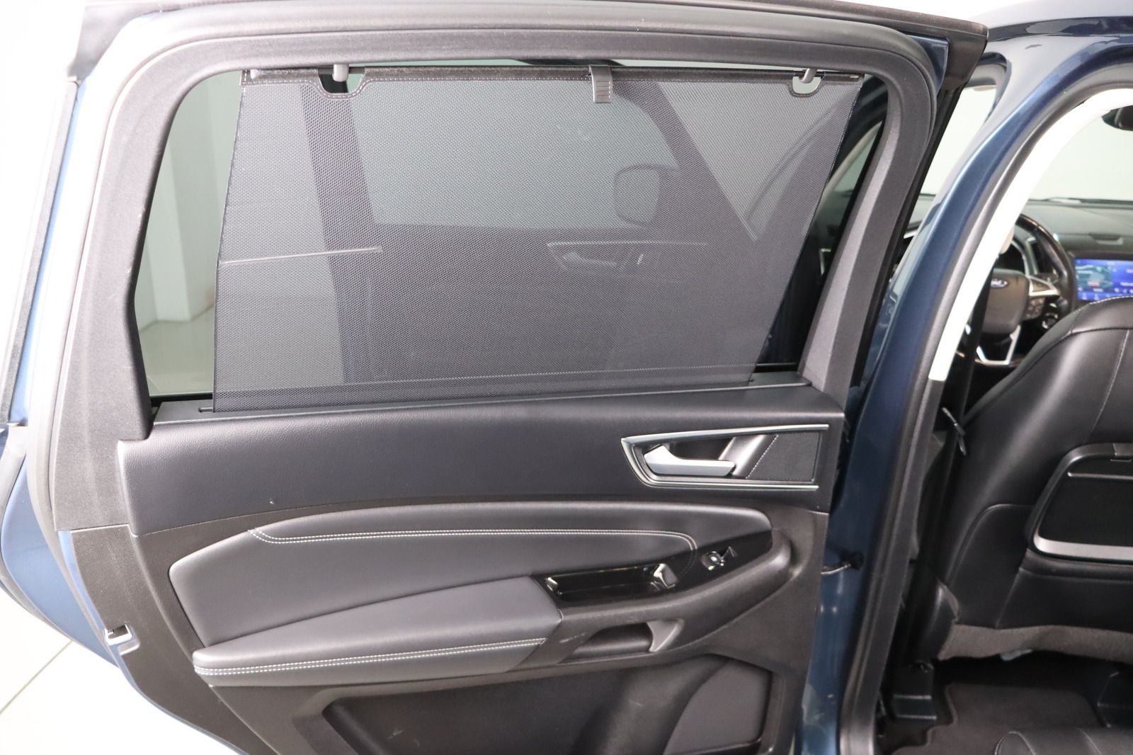 Fahrzeugabbildung Ford S-MAX * Massage * RFK * Pano Titanium