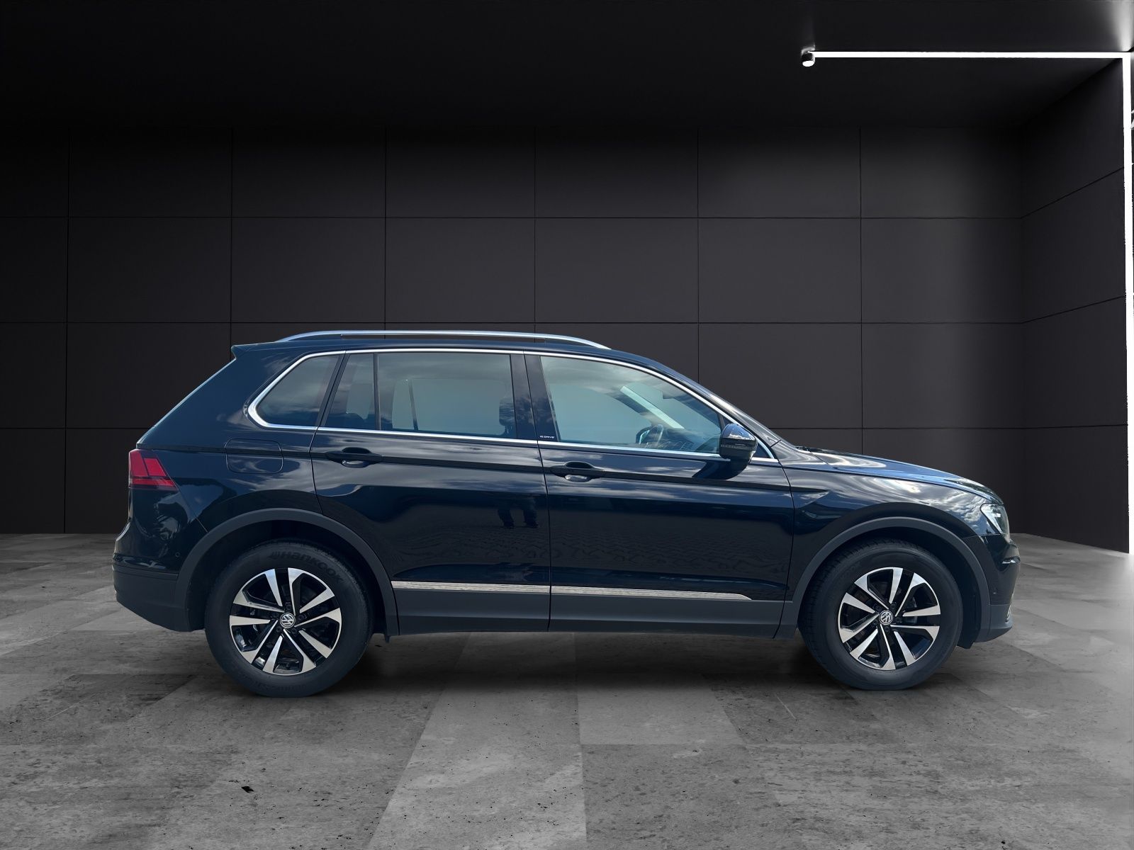 Fahrzeugabbildung Volkswagen Tiguan IQ.DRIVE LED Navi ACC AHK RFK SHZ