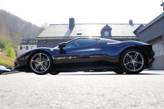 Ferrari 296 GTB*DaytonaRacingSeat,Lift,JBL,Carbon,Kamera