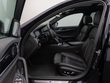 Fahrzeugabbildung BMW 540d xDr Tour HUD ACC Pano 360° Bowers & Wilkins