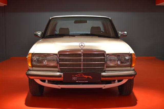 Mercedes-Benz 230E/2,3 136PS/w123/DEUTSCHES AUTO/WENIG KM/TOP!