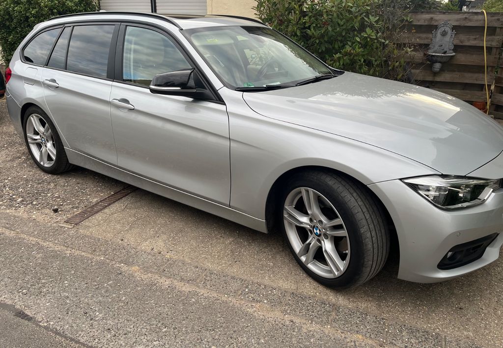 Image of BMW 330