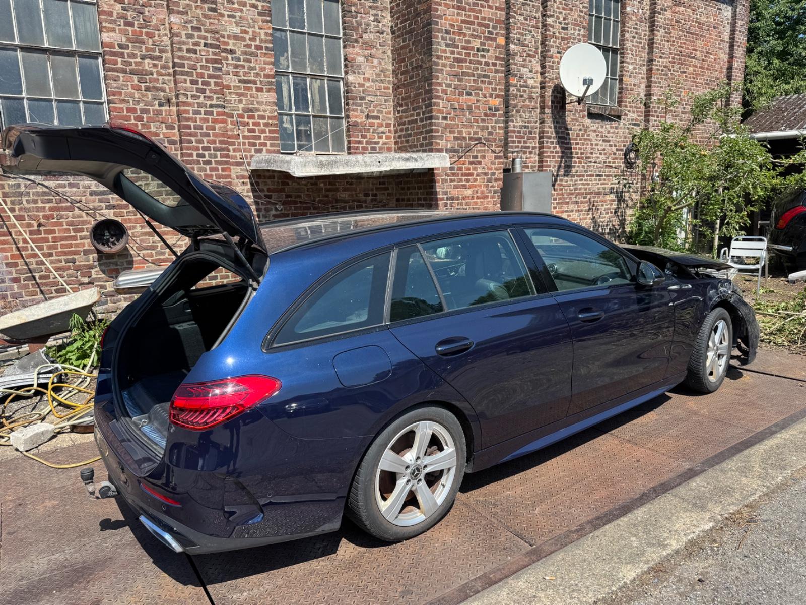 Mercedes-Benz C 300 e T AMG Line Panoramadach 360°-Kamera 9G-T