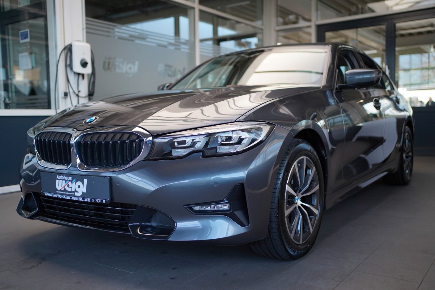 Fahrzeugabbildung BMW 320i Sport Line +DAB+PDC+Sportsitze+Alarmanlage+