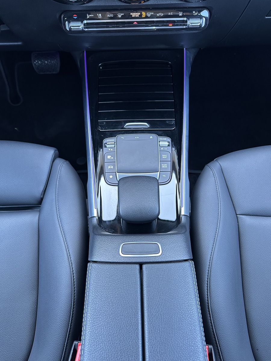 Fahrzeugabbildung Mercedes-Benz EQB 300 Progressive 4Matic NAV+LED+KAMERA+TOTWIN