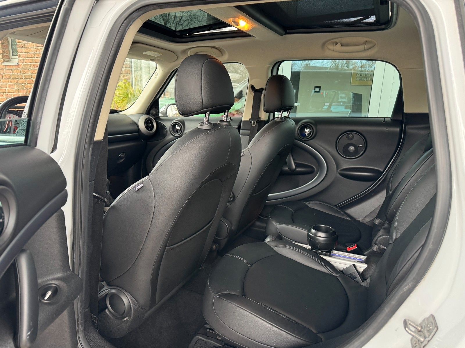 Fahrzeugabbildung MINI Cooper S Countryman ALL4 Autom. Pano/Leder