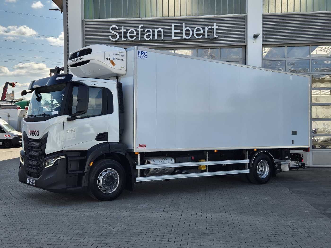 Fahrzeugabbildung Iveco S-Way AD190S40/FP ThermoKing T-1200R LBW Tür AHK