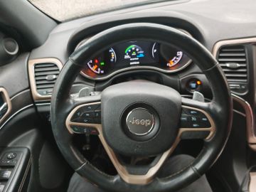 Jeep Grand Cherokee - 12