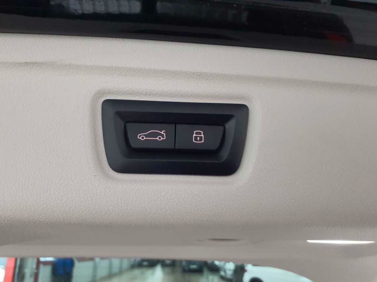 BMW 320i Touring Aut. Navi Leder SHZ LED  foto 11