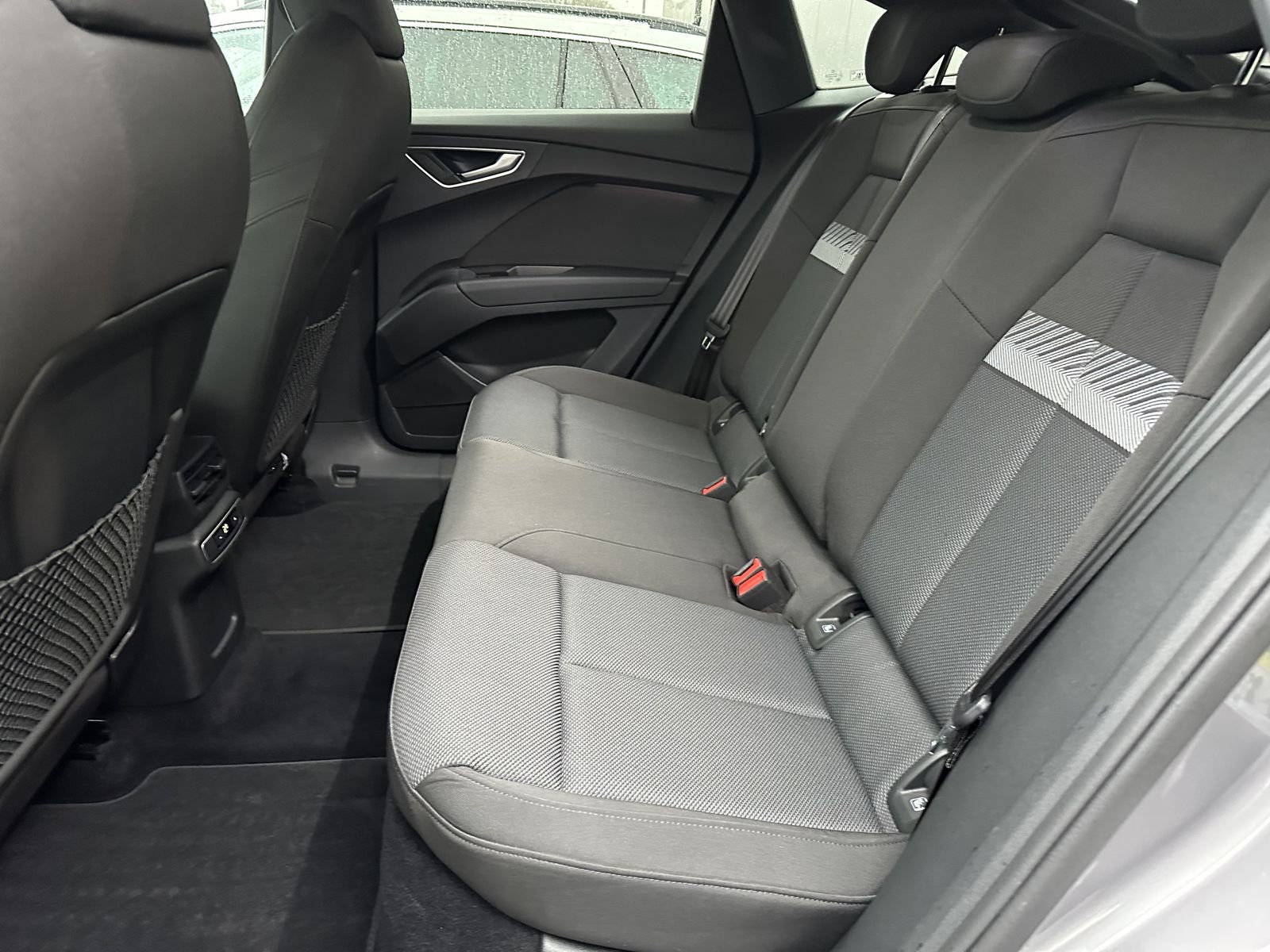 Fahrzeugabbildung Audi Q4 e-tron SpB 40 Sport NAV+MATRIX+AHK+ACC+20ZOLL