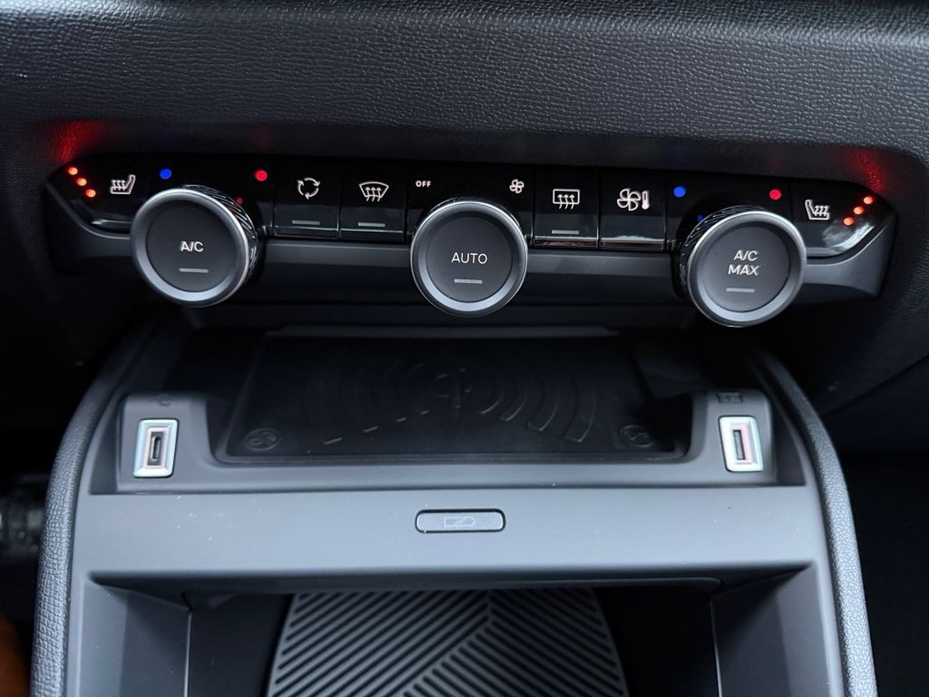 Fahrzeugabbildung Citroën C4 Hybrid 145 MAX - Vollausstattung*Massage*ACC