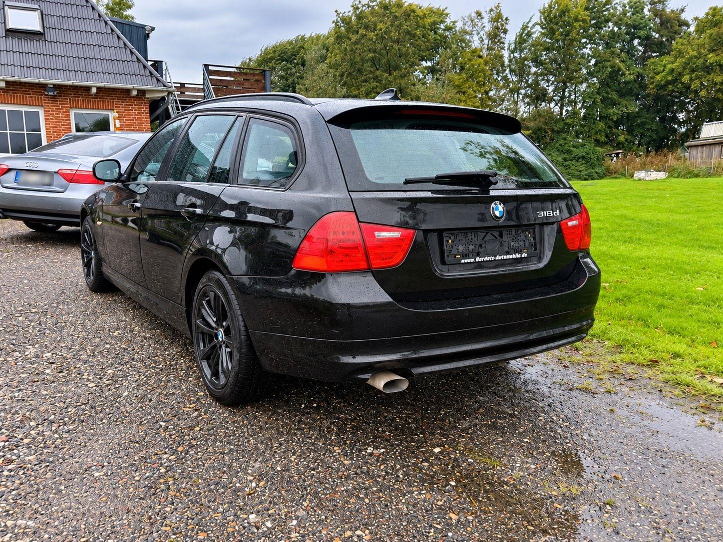 BMW 318 2012 — двигун 143 HP (105kW)