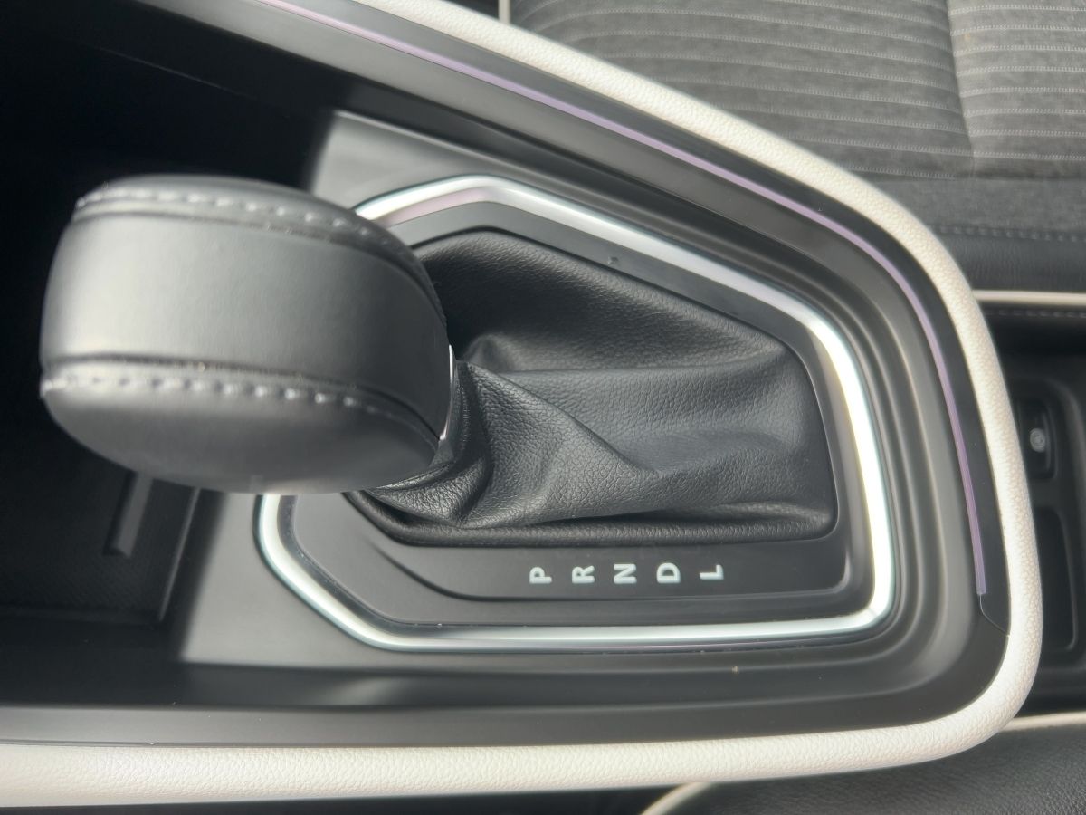 Fahrzeugabbildung Renault Clio TECHNO TCe 90 X-tronic Kamera Navi Kamera