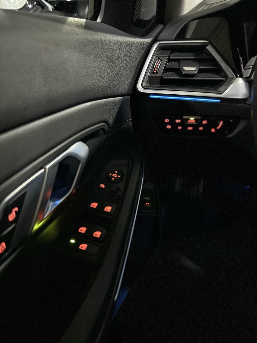 Fahrzeugabbildung BMW 330e Sport Line Panorama Laser Kamera HUD HiFi