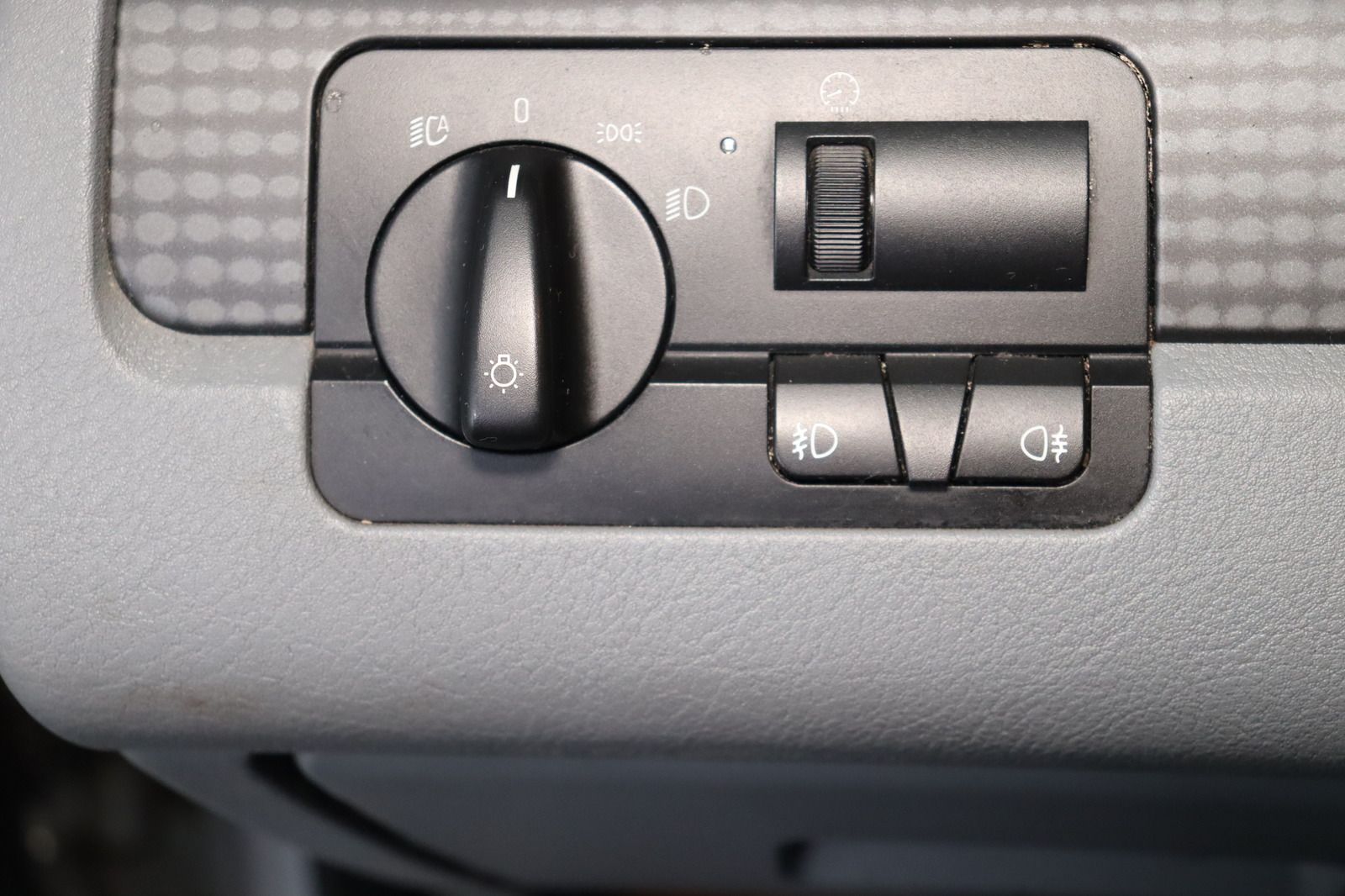 Fahrzeugabbildung BMW 320 i * Xenon * PDC * Klimaautom. *