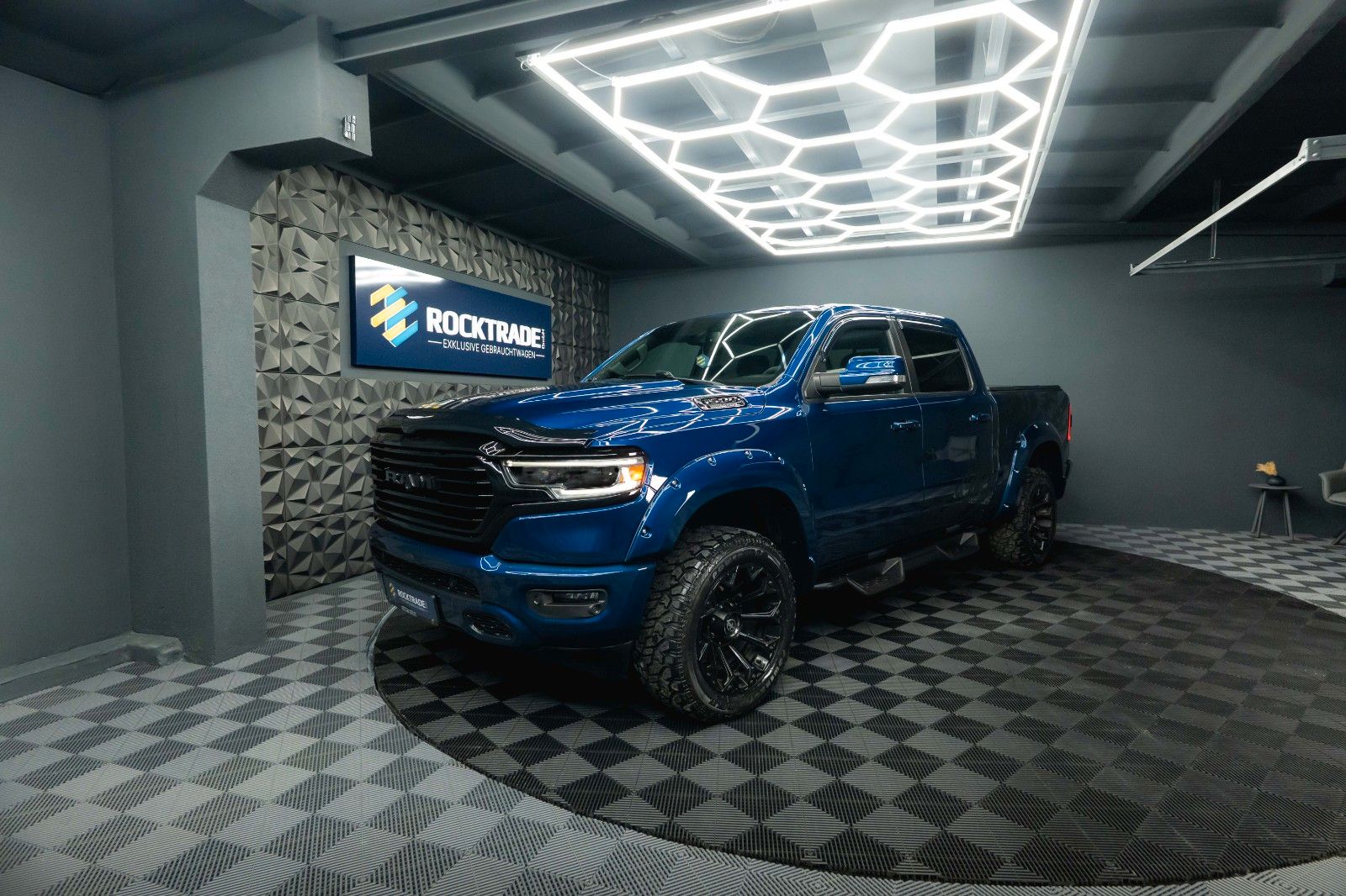 Fahrzeugabbildung Dodge RAM 5.7 V8 HEMI 4x4 OFFROAD Night Limited 19%