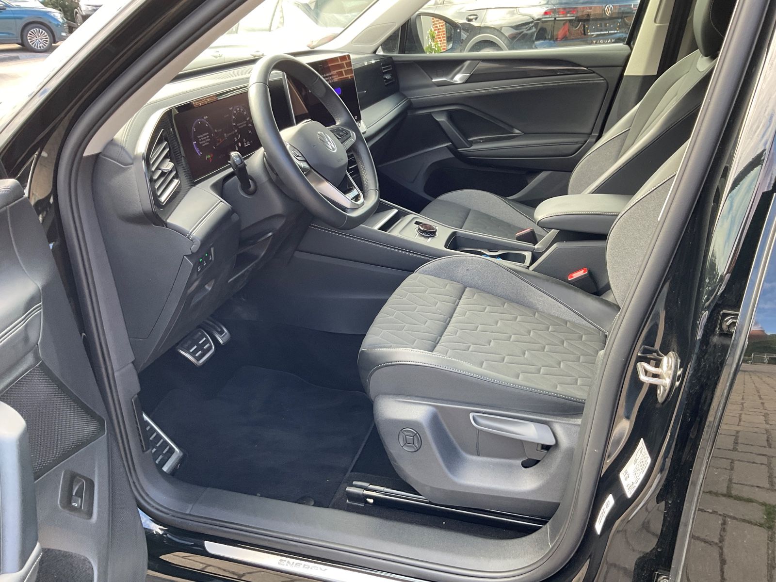 Fahrzeugabbildung Volkswagen Tiguan 2.0 TDI ENERGY,AHK,Navi,IQLight,Kamera