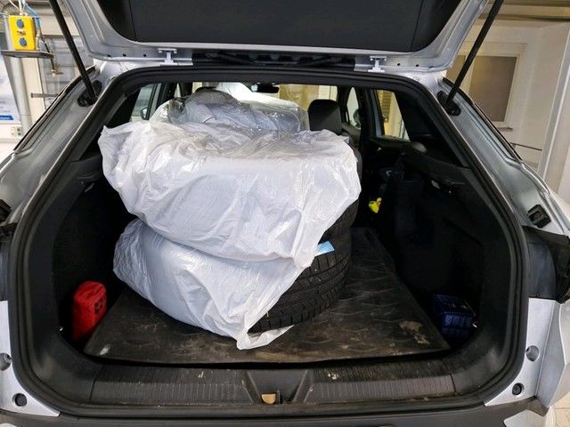 Fahrzeugabbildung Volkswagen ID.4 Pro Wärmepumpe AHK Navi 19"Alu LenkHz ACC