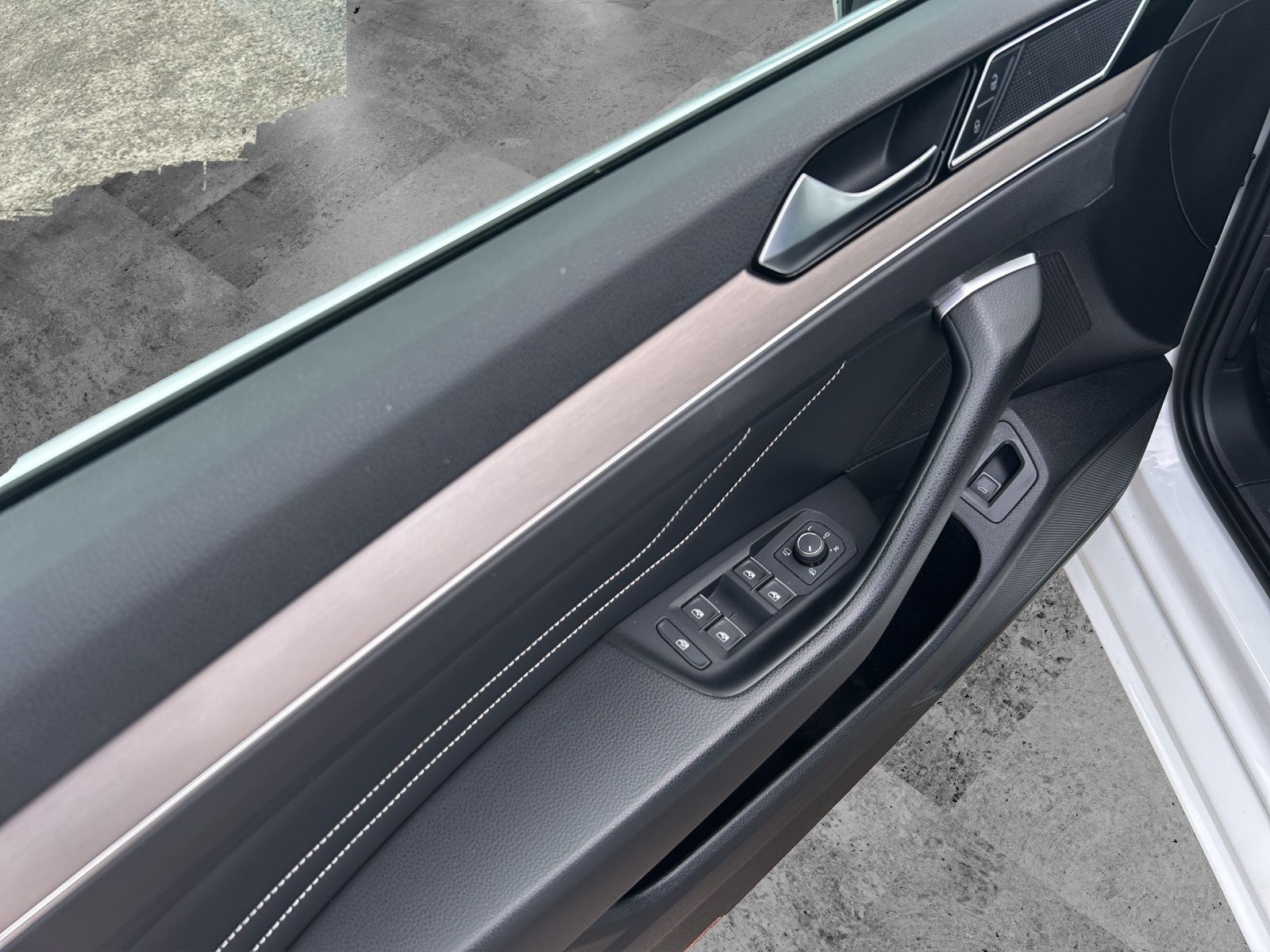 Fahrzeugabbildung Volkswagen Passat Variant Elegance TDI DSG IQ.Light ACC AHK