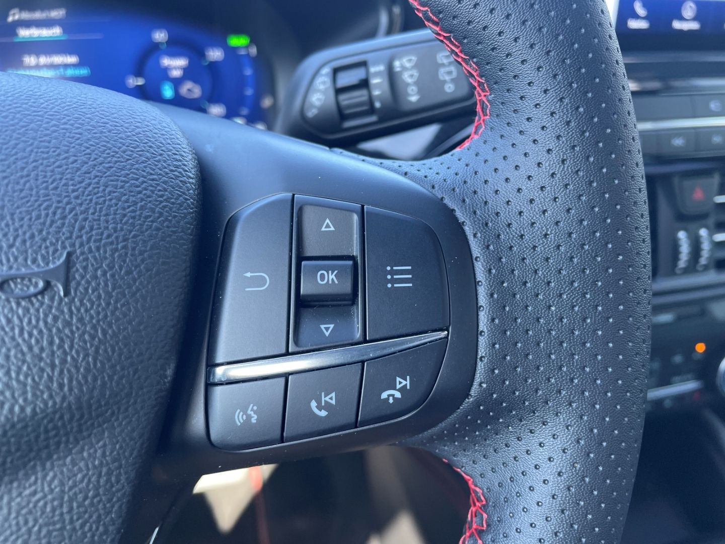 Fahrzeugabbildung Ford Kuga PHEV ST-Line X VerkehrszeichenERK Kamera