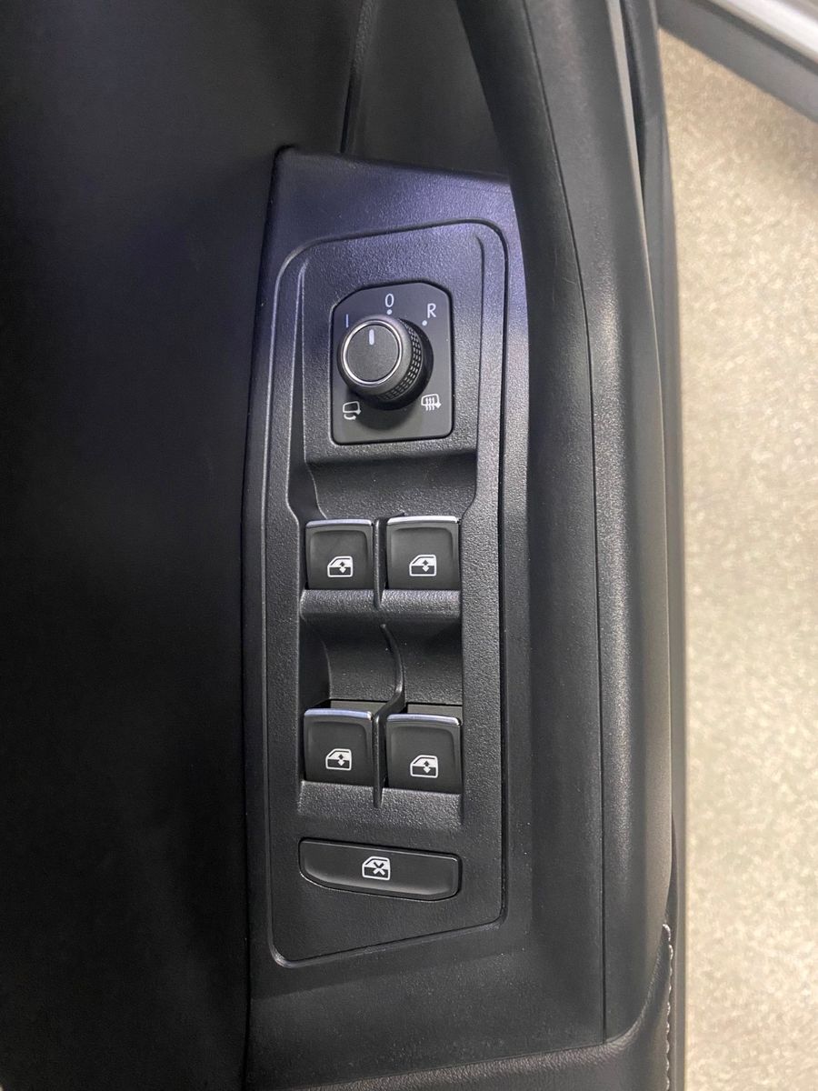 Fahrzeugabbildung Volkswagen T-Roc 1.5 TSI DSG Style+NAVI+MATRIX+Black Style+