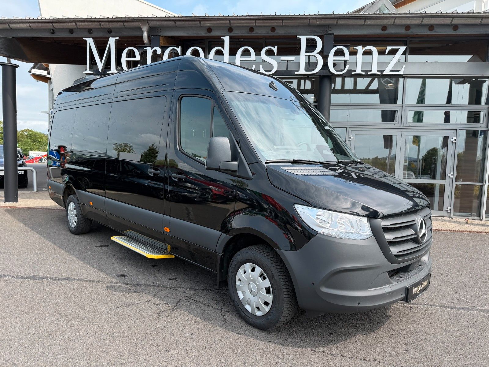 Fahrzeugabbildung Mercedes-Benz Sprinter 317 CDI 4325 Tourer Dachklima AHK