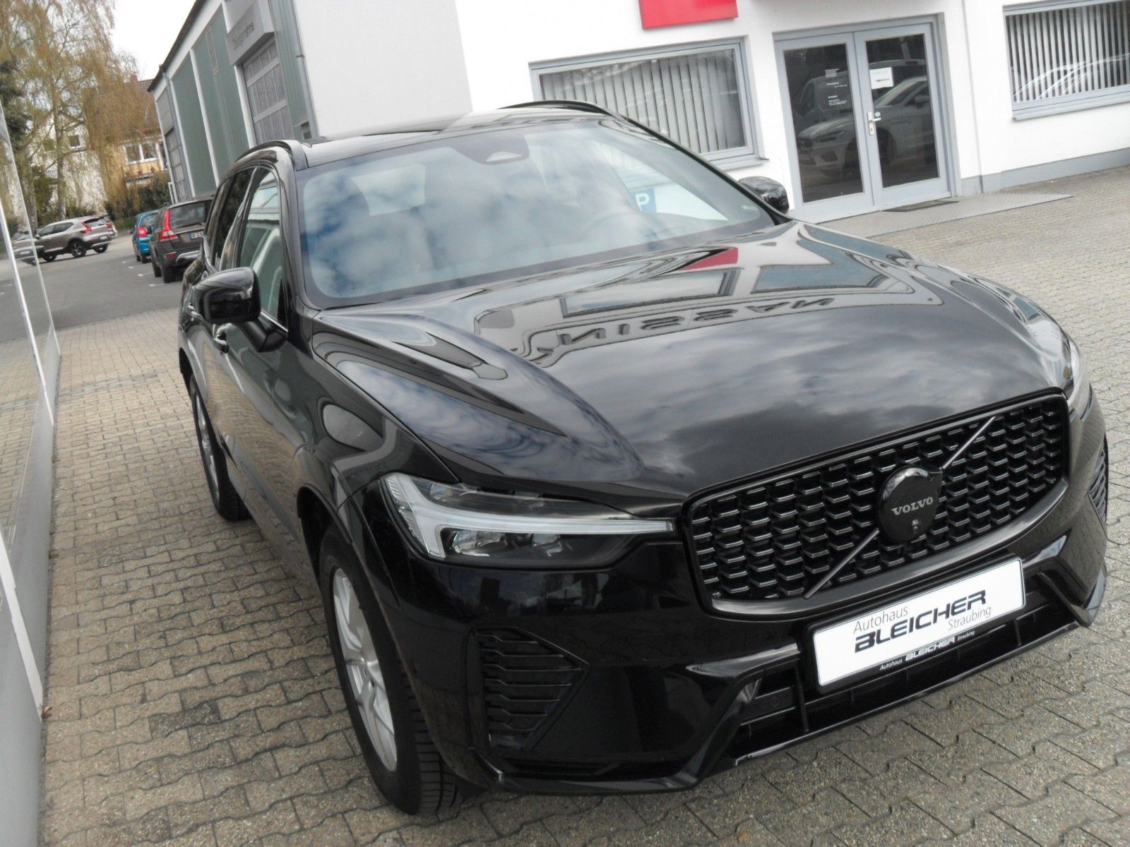 Fahrzeugabbildung Volvo XC 60 B5 Plus Black Edition AWD | HeadUp | 360°