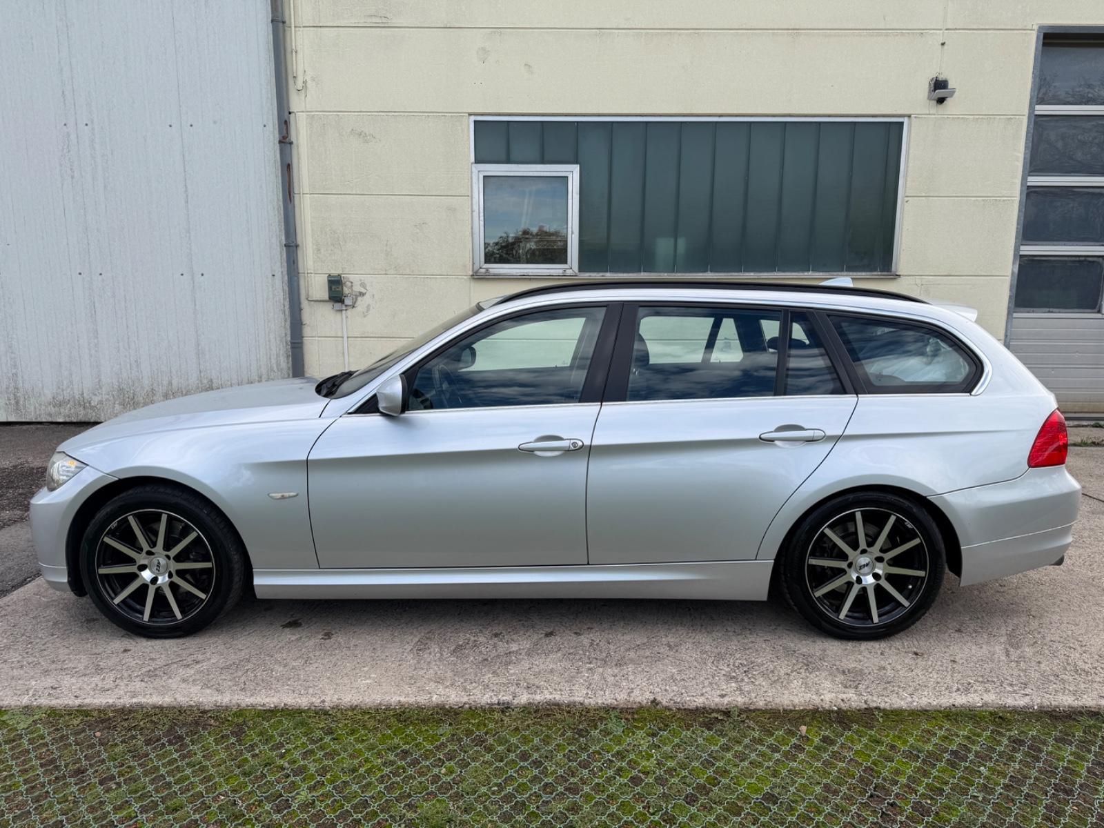 BMW 325 TOURING AUT*XEN*AHK*2.HAND*NAVI* | 218 ch | BVA | BMW 325I TOURING AUT | ATTELAGE