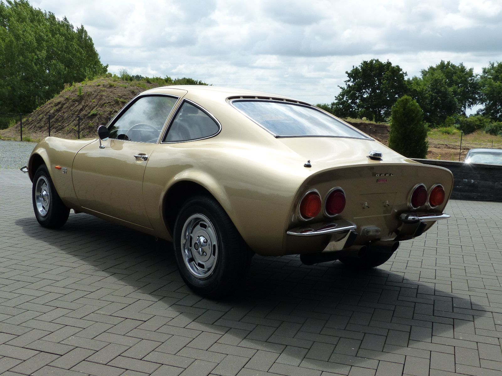 Fahrzeugabbildung Opel GT 1900 A L